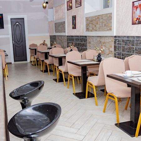 צ'יסינאו Lolo Hotel מראה חיצוני תמונה