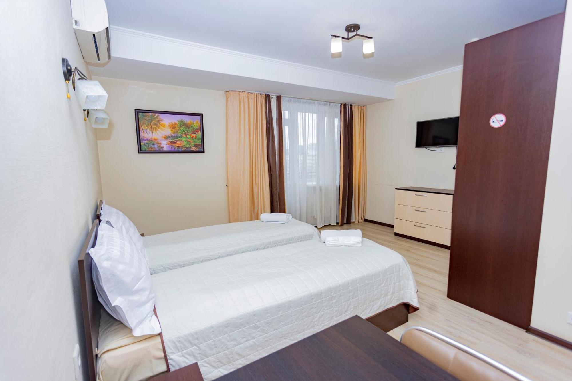 צ'יסינאו Lolo Hotel מראה חיצוני תמונה
