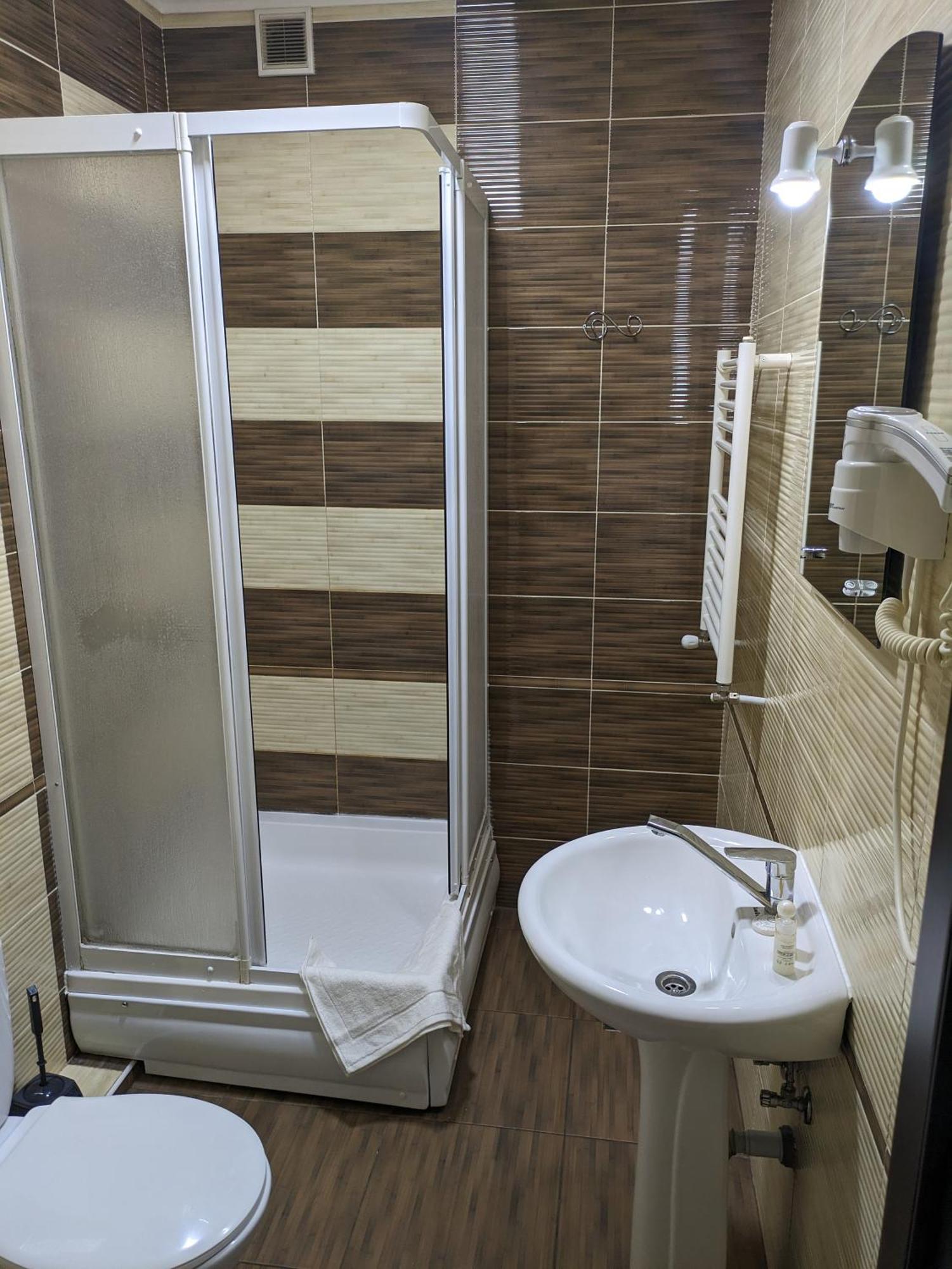 צ'יסינאו Lolo Hotel מראה חיצוני תמונה