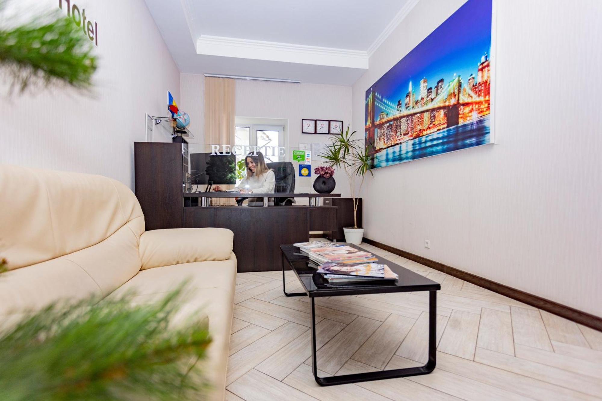 צ'יסינאו Lolo Hotel מראה חיצוני תמונה