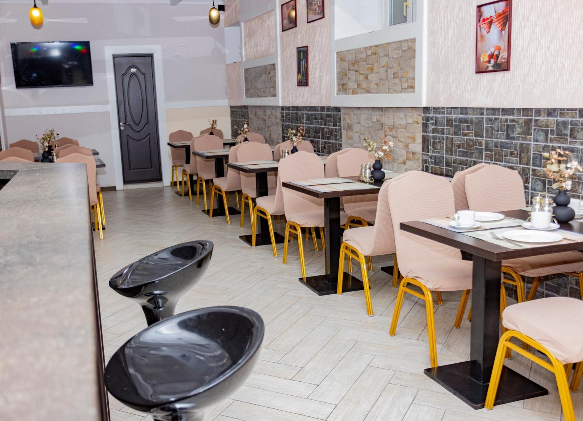 צ'יסינאו Lolo Hotel מראה חיצוני תמונה